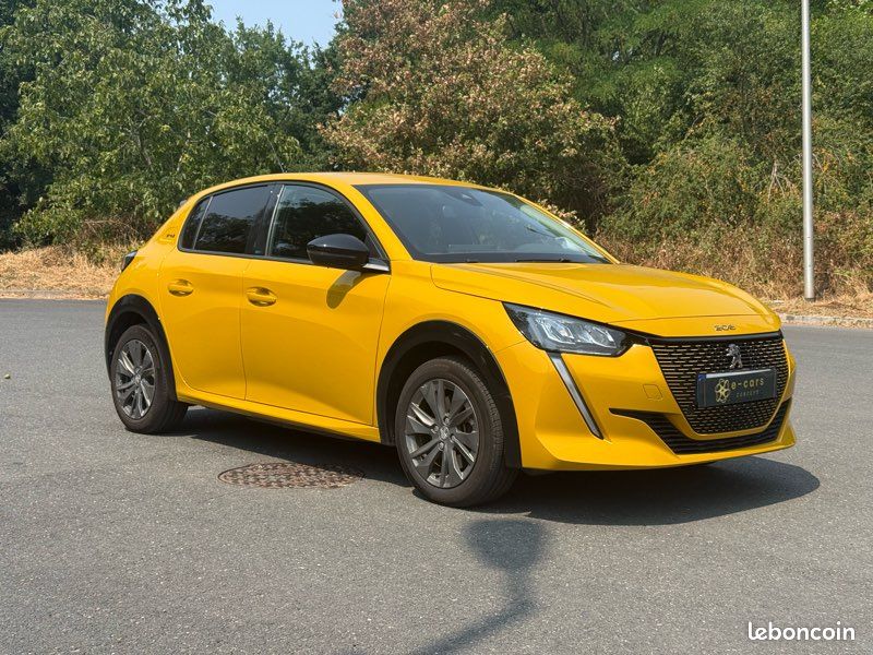 PEUGEOT 208 II 5 Portes e-208 136ch « STYLE » (image 7)
