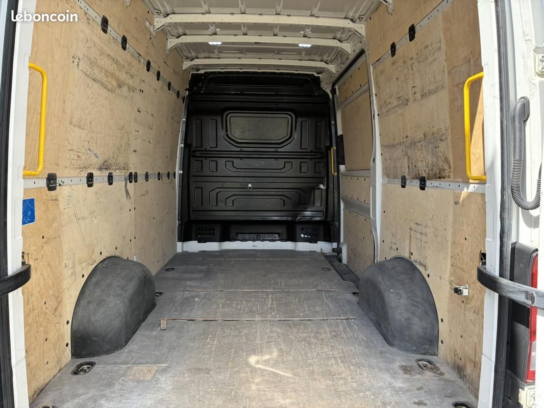 Volkswagen Crafter FOURGON 2.0 TDI 140 L3H3 BUSINESS LINE (image 12)