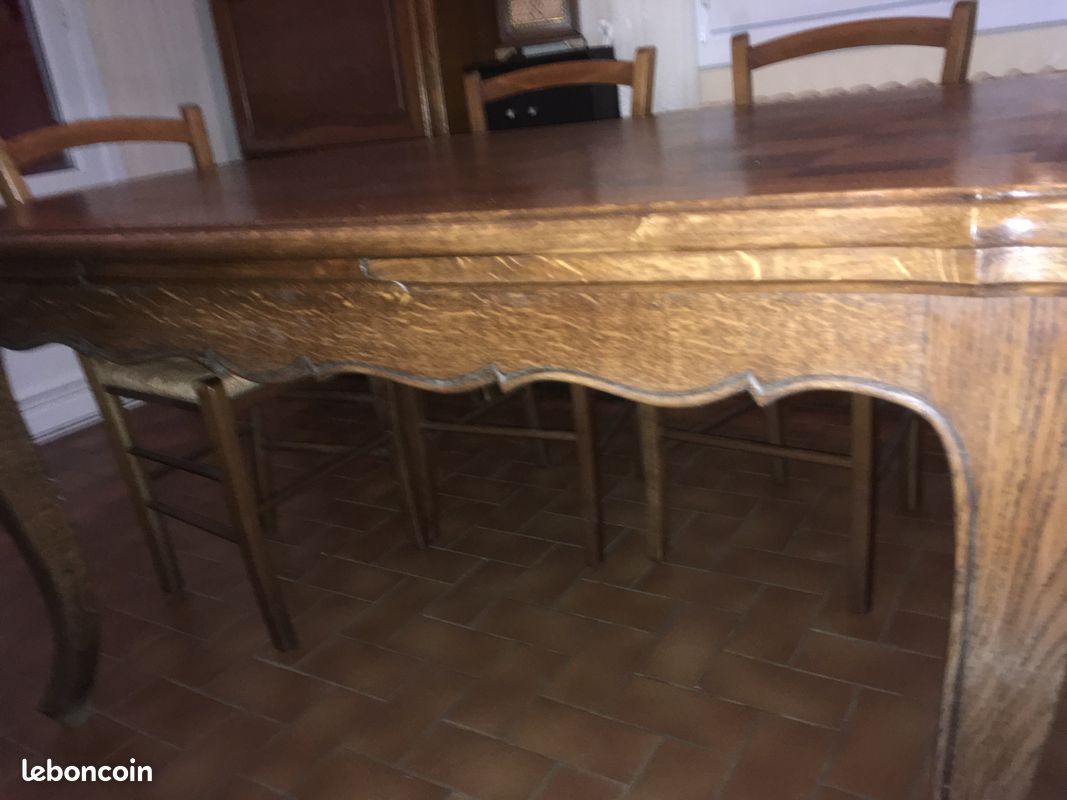 Table de salle à manger avce chaises (image 4)