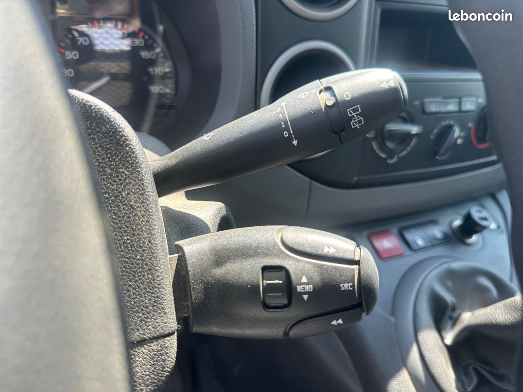 PEUGEOT PARTNER MOTRICITE RENFORCEE 1.6 HDI 90Ch Garantie 12 mois / DISTRI OK / REGUL / CLIM / ATTELAGE / (image 18)