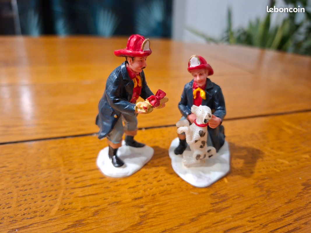 Figurine Lemax Pompier Et Chien - Décoration Village De Noël, Accessoire Animé Ou à Piles