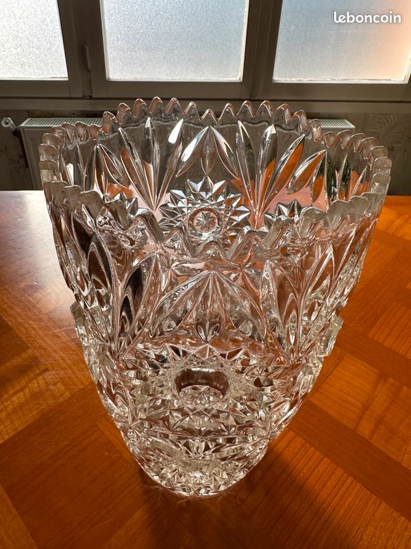 Grand vase ancien en cristal moulé style Bohème (image 3)