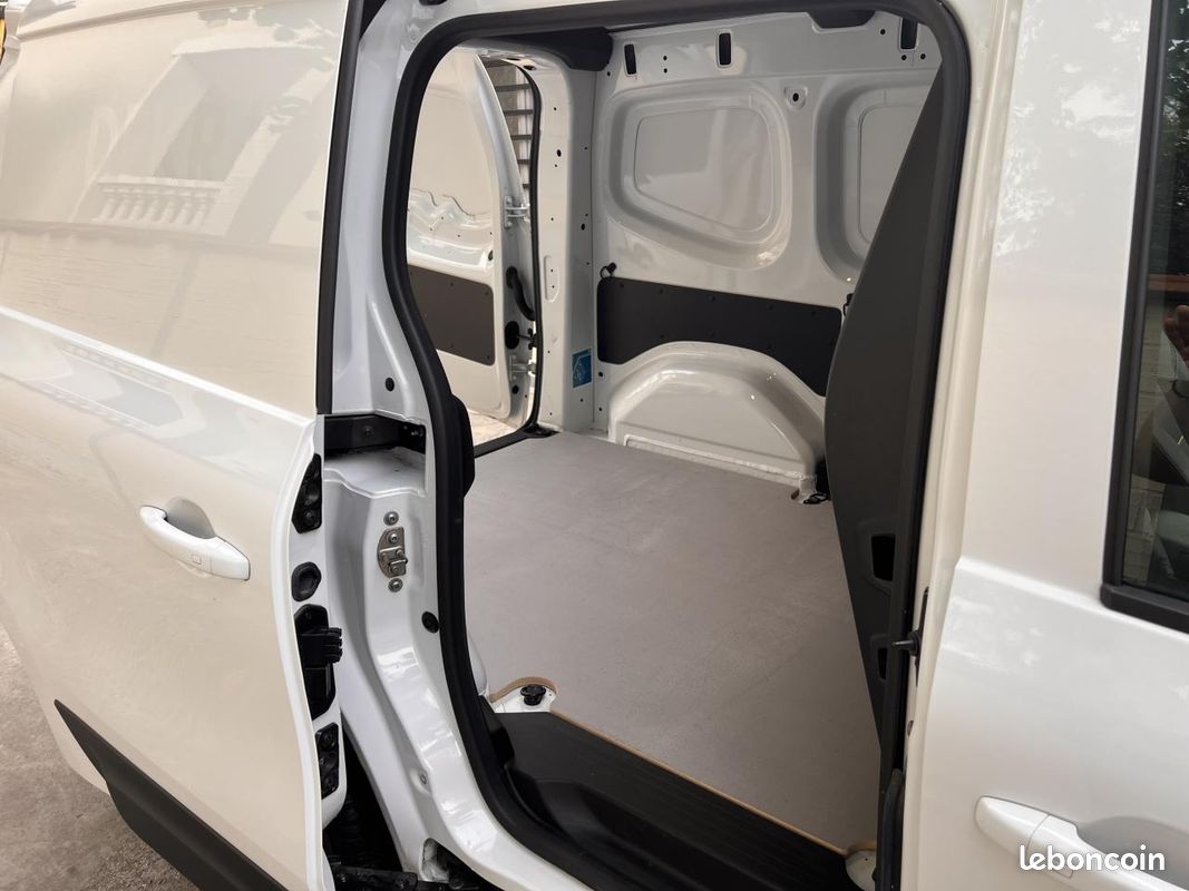 RENAULT KANGOO L1 1.3 TCe - 130 - EDC III VAN FOURGON L1 Extra (image 10)