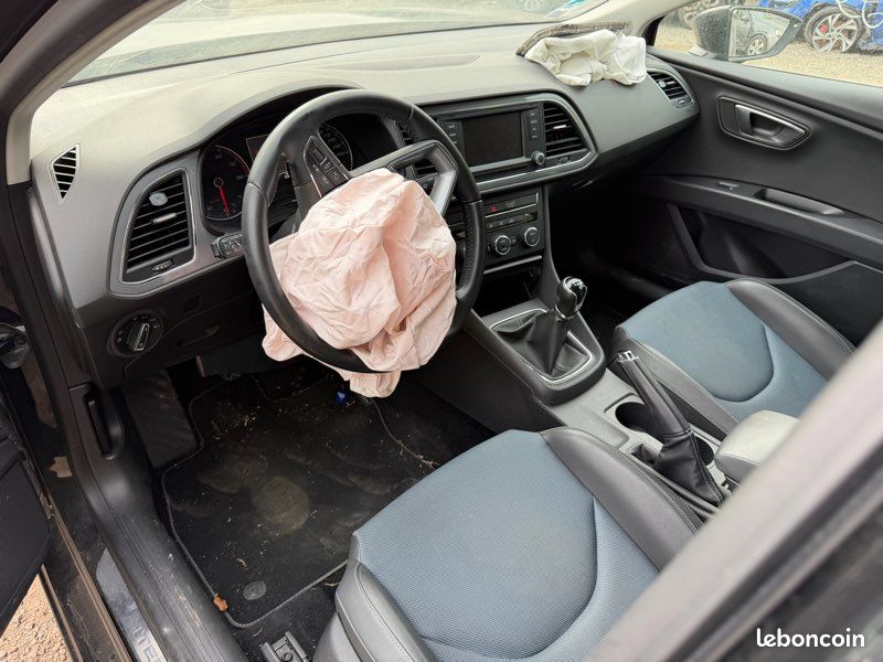 Seat Leon 1.2 tsi 110cv accidentée (image 2)