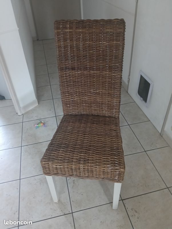 Chaise en rotin (image 1)