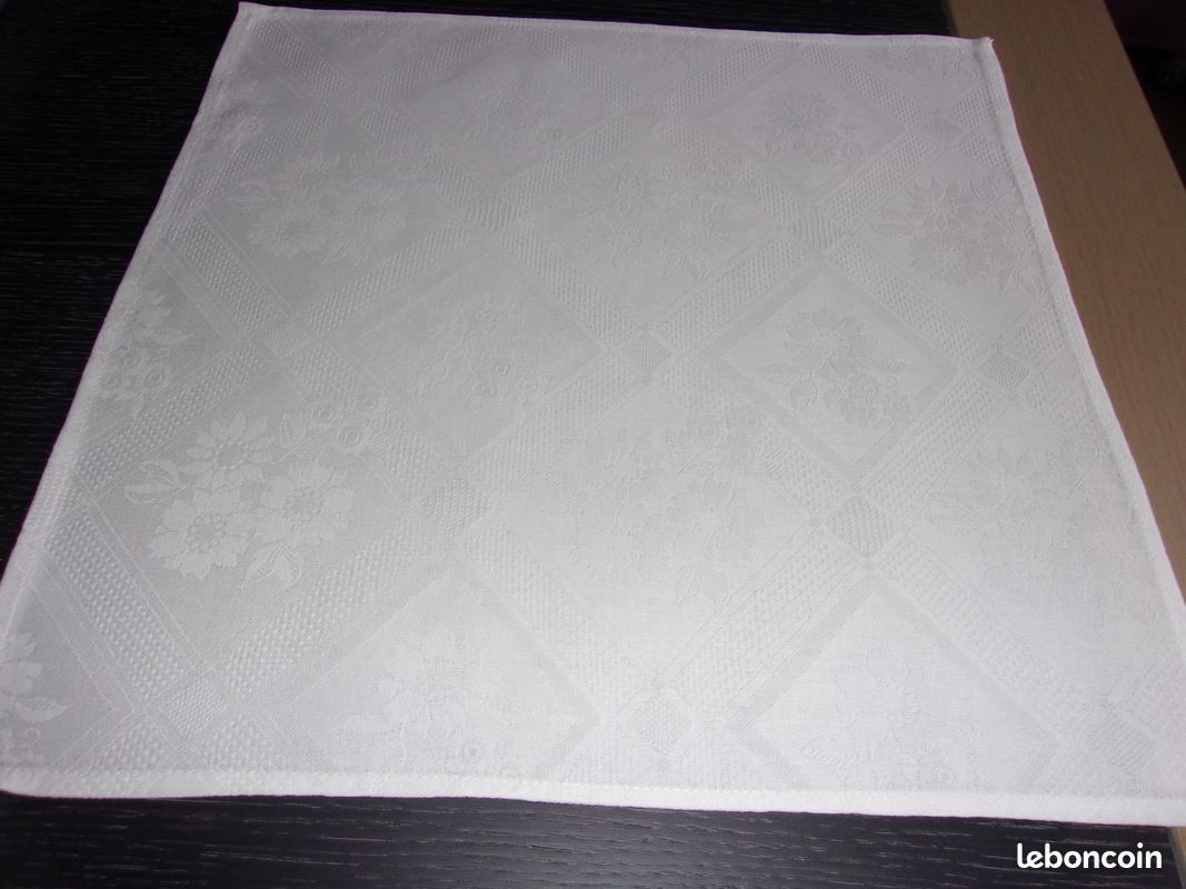 Nappe Ancienne Damassée + 9 Serviettes – Coton Blanc – 160x260cm – Motif Floral
