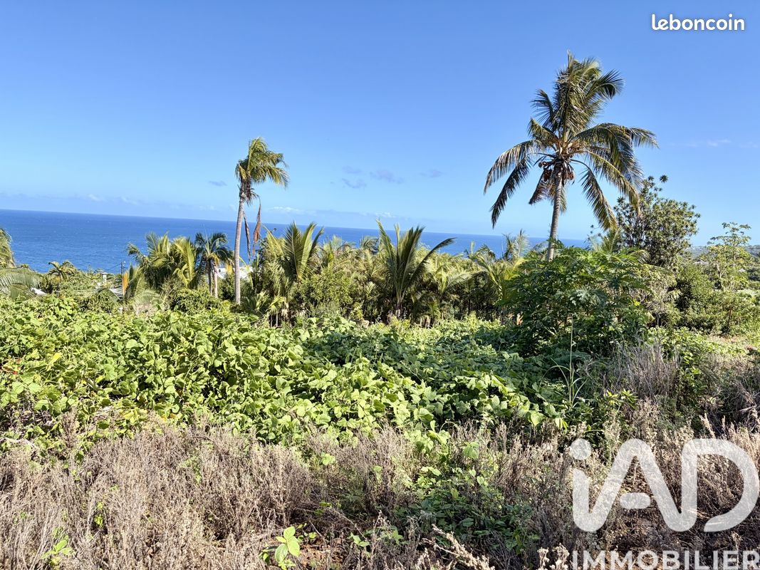 Terrain 565 m² · à Petite-Île · 565 m² · 239 000 €