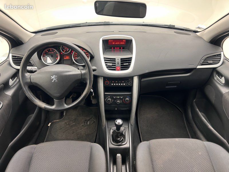 PEUGEOT 207+ 07/2014 1.4HDi 68cv PHASE 2 / PACK Clim / SORT DE RÉVISION COMPLÈTE (image 5)