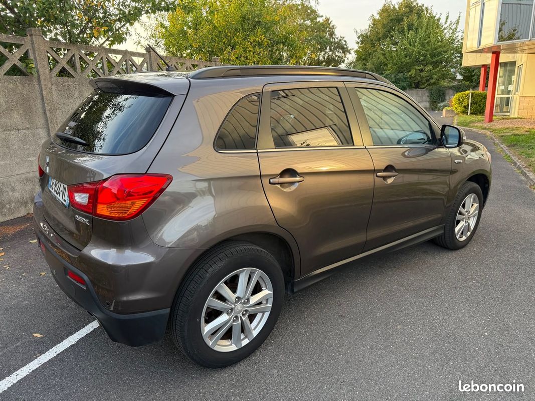 Mitsubishi ASX 1.8 D-ID 115 CV intenses 1ers mains garantis 6 mois (image 4)