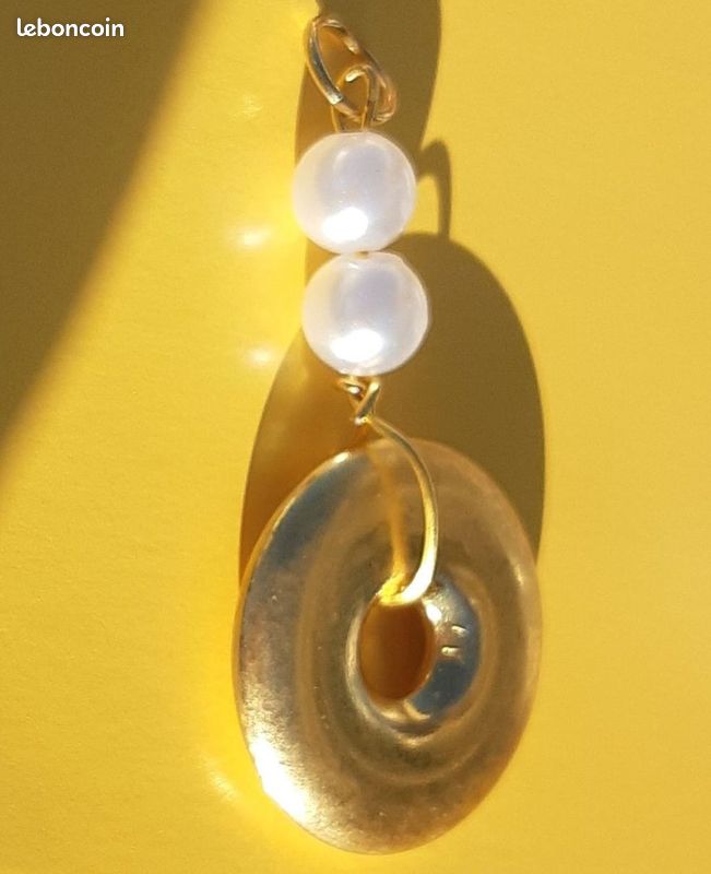 Pendentif donut doré avec perles (image 1)