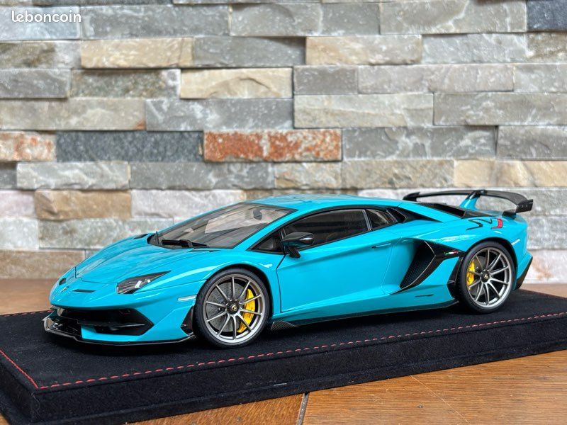 Autoart lamborghini aventador svj turquoise 1/18 + vitrine 1/18 (image 11)
