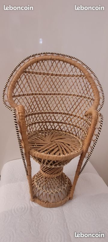 Fauteuil de poupée en osier dit fauteuil Emmanuelle (image 1)