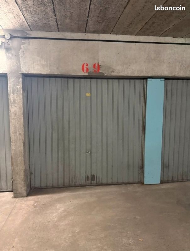 Garage Loos (image 1)