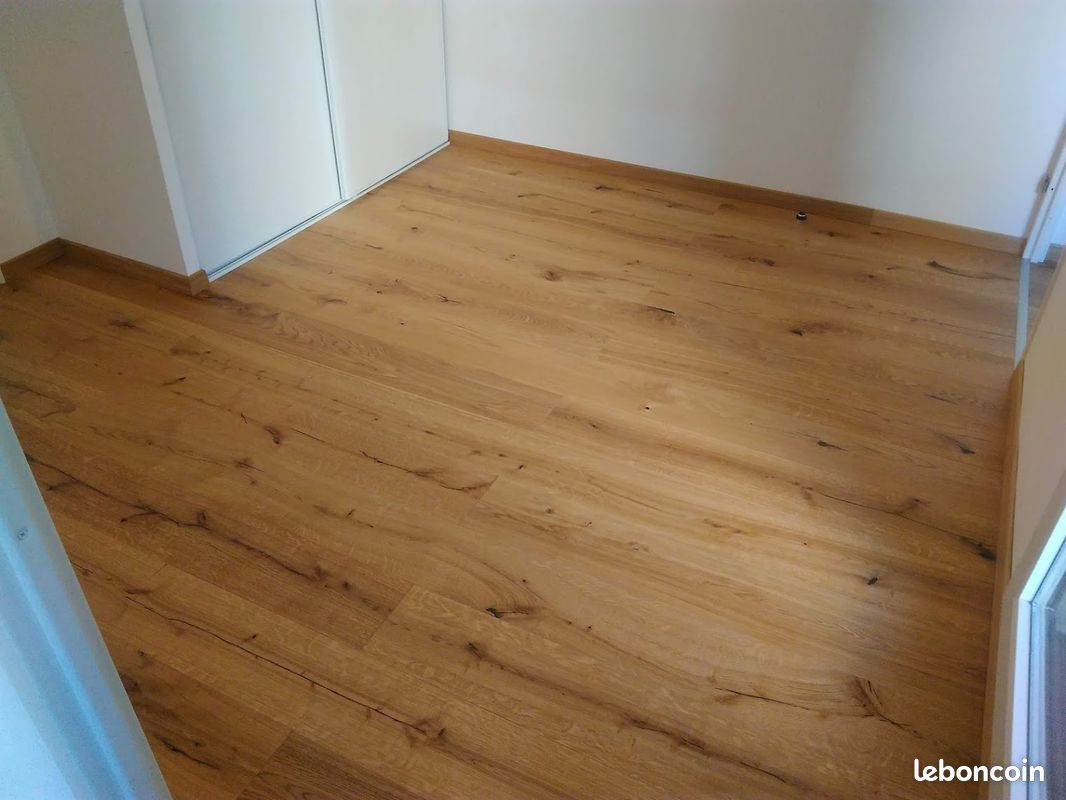 Parquet flottant chêne sous blister (environ 9m²) (image 1)