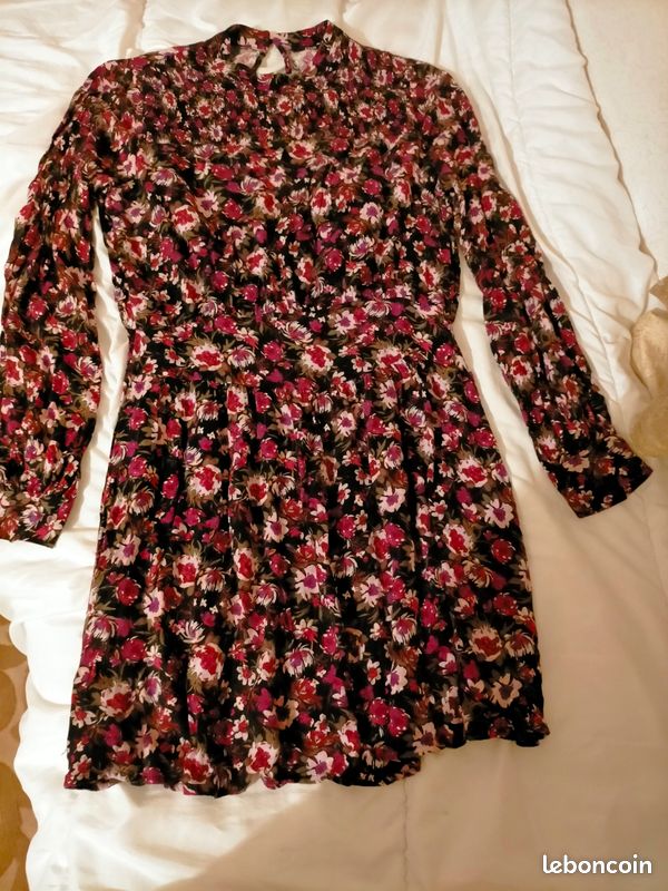 Robe moche longue taille 38.
De marque Kiabi.
Taille 40 (image 1)