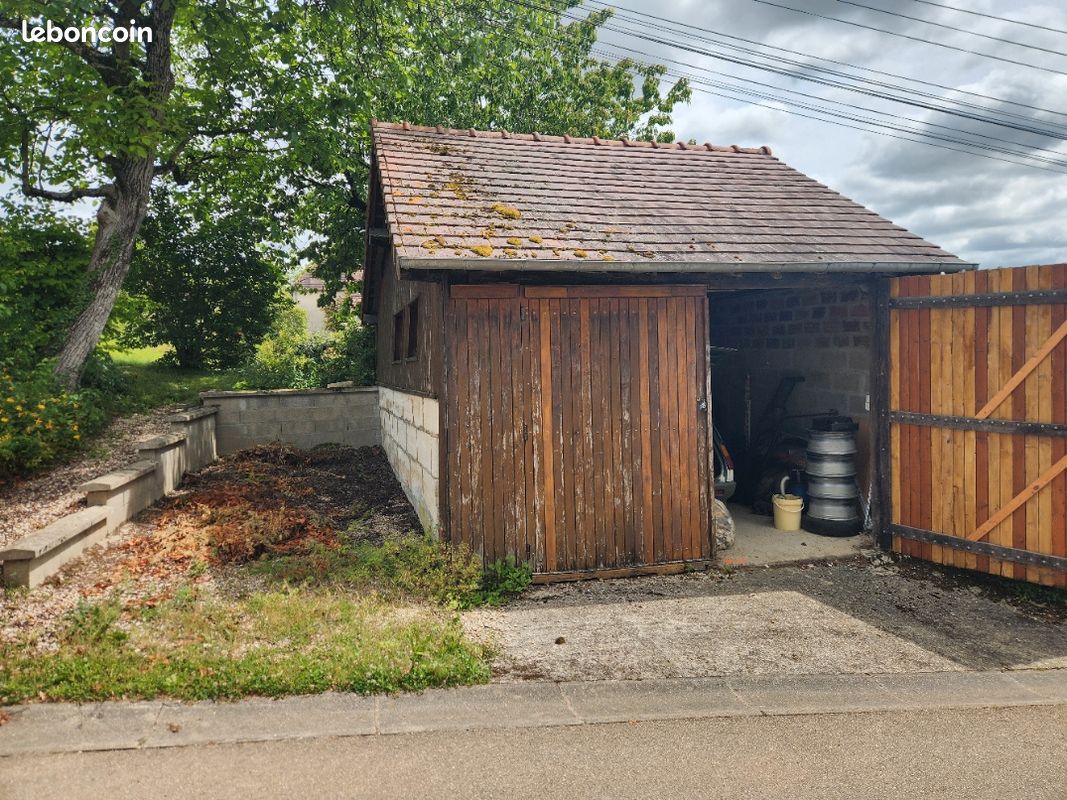 Location garage · à Courson-les-Carrières · 200 €