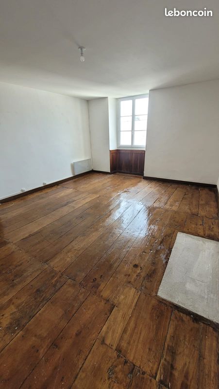 Appartement 1 pièce 32 m² · à Oloron-Sainte-Marie · 32 m² · 350 €/mois