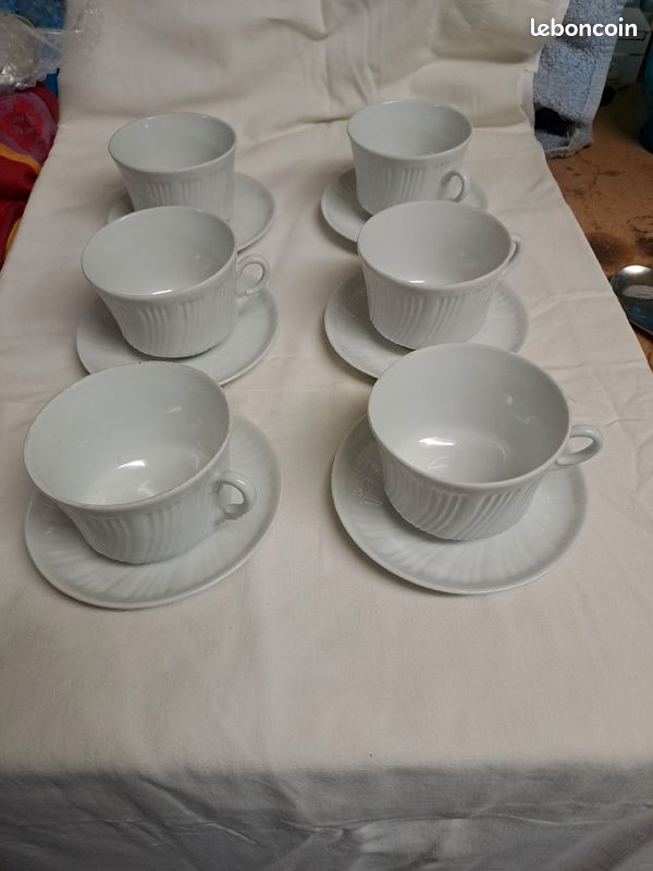 Service à café ou à thé en porcelaine (image 1)