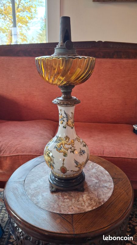 Superbe Lampe à Pétrole (Assemblage Postérieur) avec Élégant Corps en Faïence de Gien (Modèle 1872) (image 1)