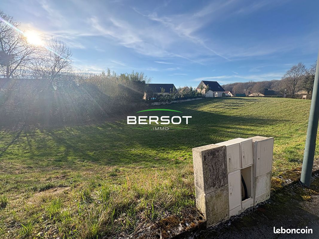 Terrain 684 m² · à Saint-Vit · 684 m² · 105 000 €