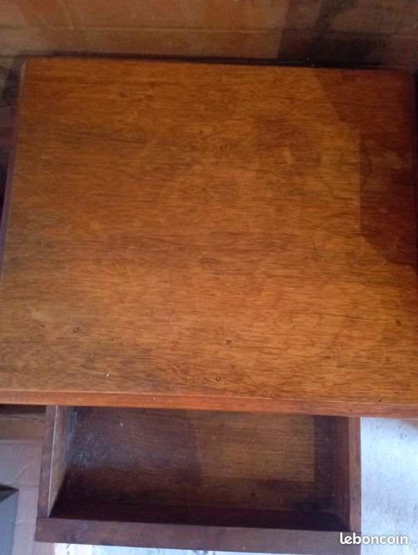 Table de nuit en bois (image 2)