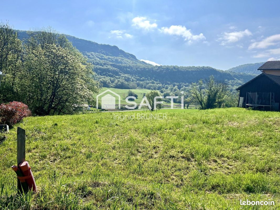 Terrain 1030 m² · à Saint-Pierre-de-Curtille · 1 030 m² · 119 000 €