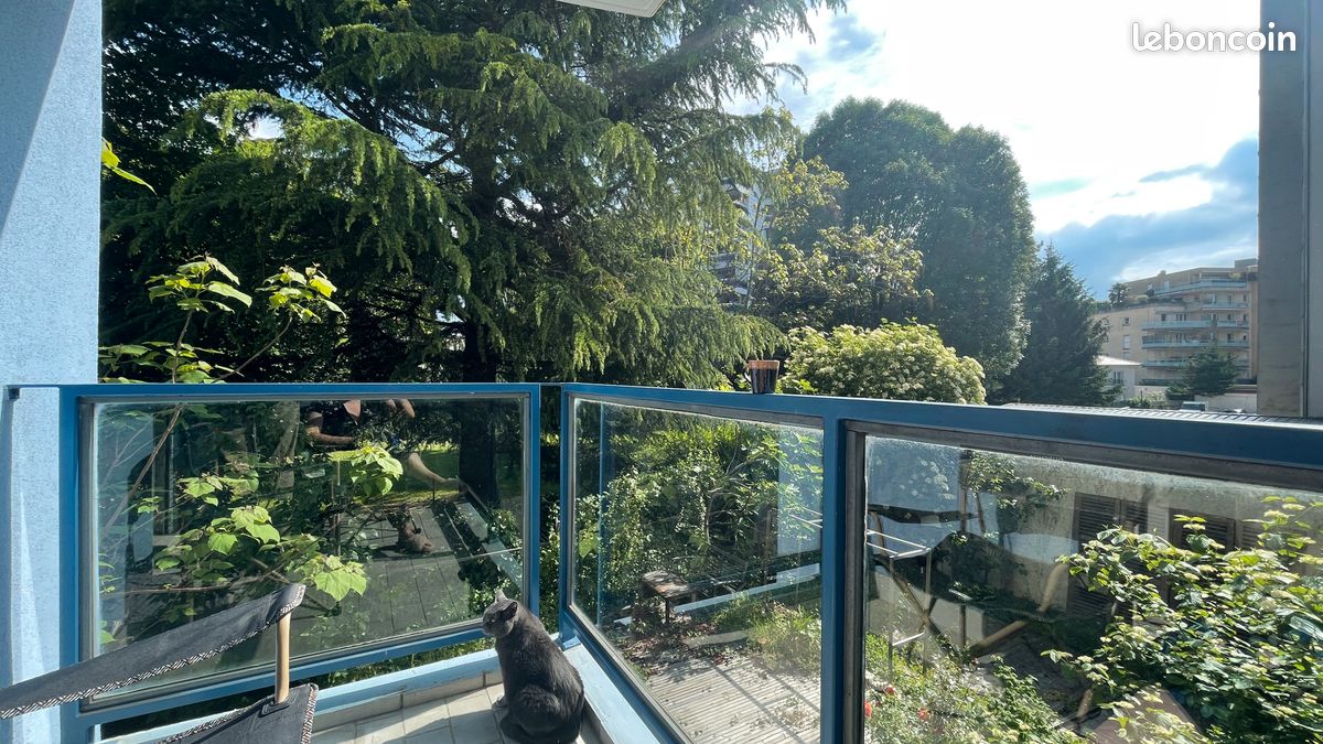 Coup de cœur à Grenoble – T3 rénové avec terrasse & parking