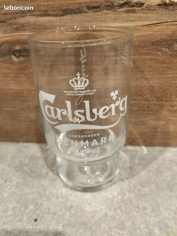 Verre à Bière Carlsberg Pilsner Officiel - 2 Pintes Avec 2 Tapis Anti-Goutte, Calice à Pied Pour Une Dégustation Parfaite