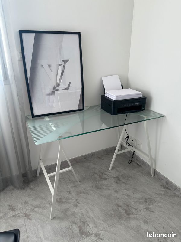Bureau (image 1)