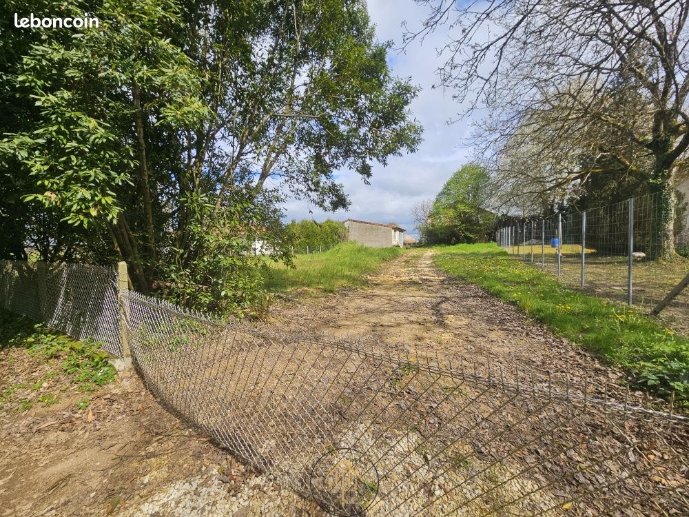 Maison 1 pièce 30 m² · à La Rochefoucauld-en-Angoumois · 30 m² · 50 000 €