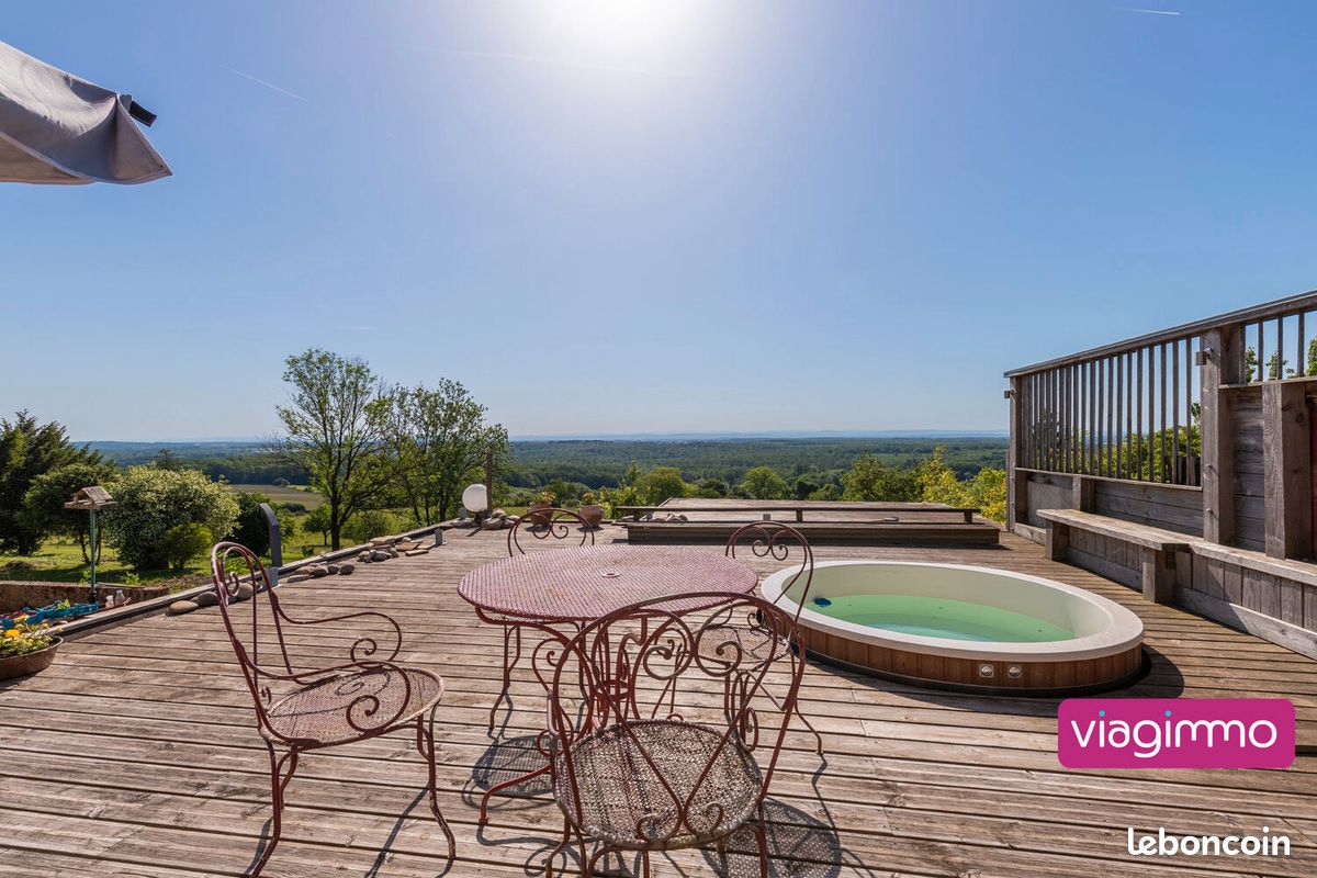 Maison 10 pièces 380 m² · à Saint-Vallier · 380 m² · 35 000 €