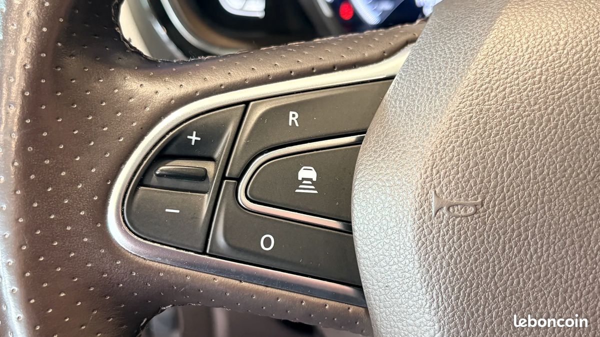 Renault Espace 2.0 dCi 200ch Initiale Paris - 7 places - Toit ouvrant - Sièges chauffants ventilés massants - Apple CarPlay - Régulateur adaptatif - Caméra de recul (image 12)