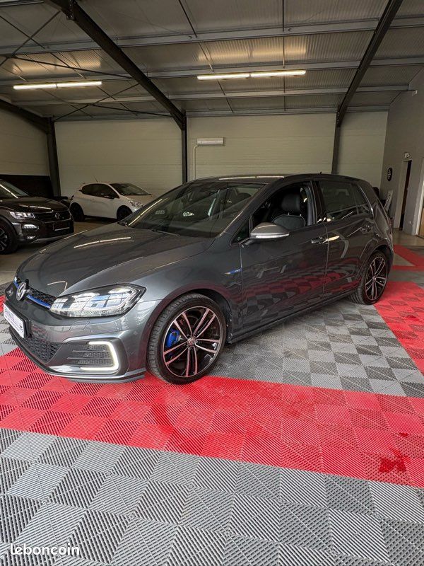 VOLKSWAGEN GOLF 7.5 GTE 204cv DSG6 HYBRIDE 5 Portes (image 4)