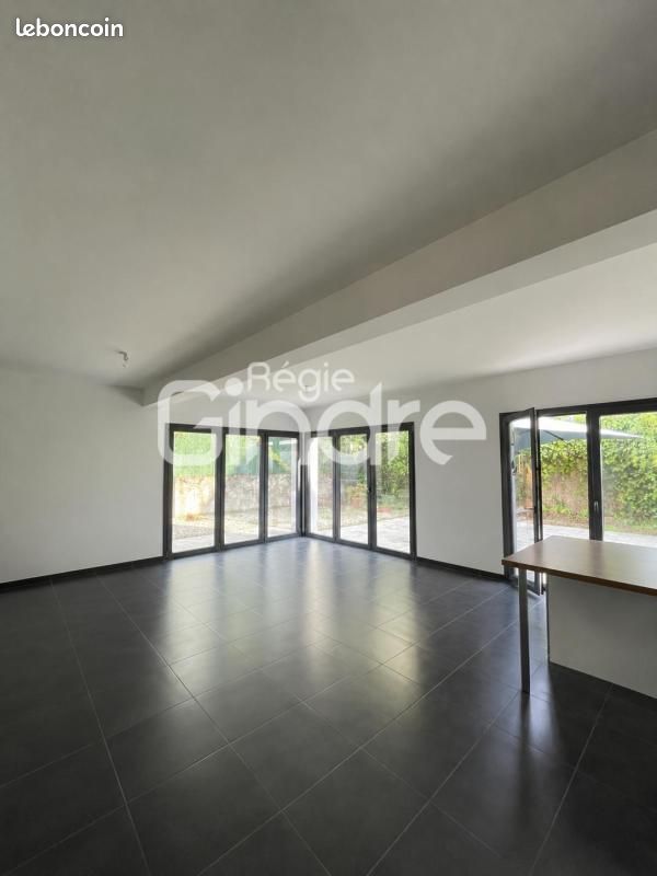 Maison 5 pièces 122 m² · à Caluire-Et-Cuire · 122 m² · 1 920 €