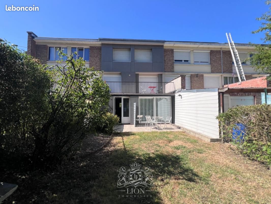 Immeuble 8 pièces 130 m² · à Villeneuve-d'Ascq · 130 m² · 390 000 €