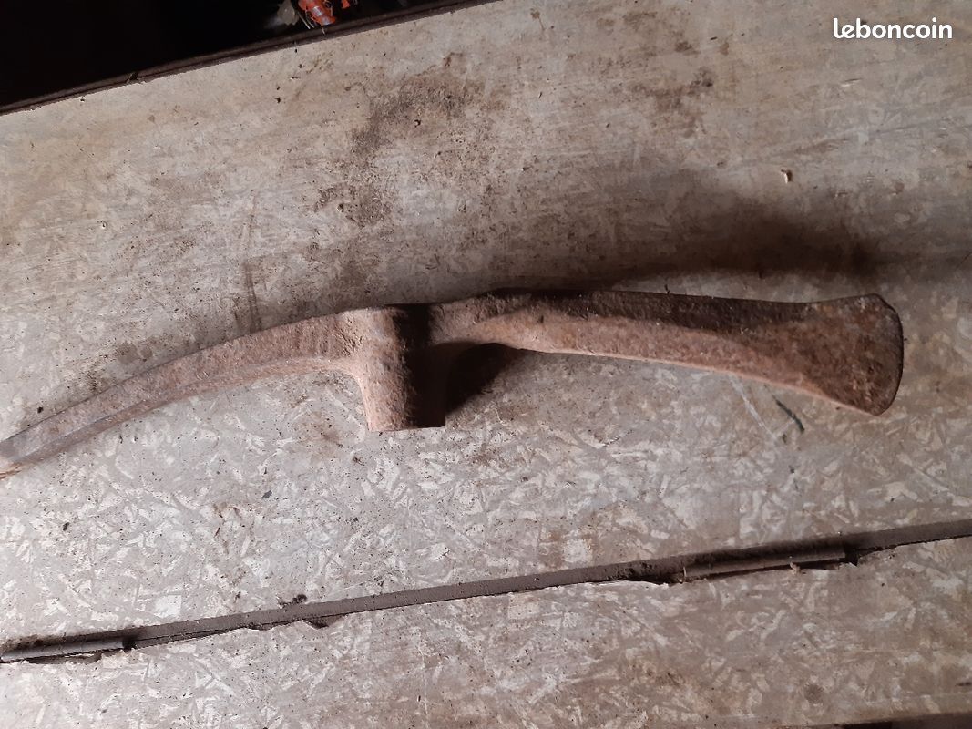 Ancienne pioche coupe racine (image 1)