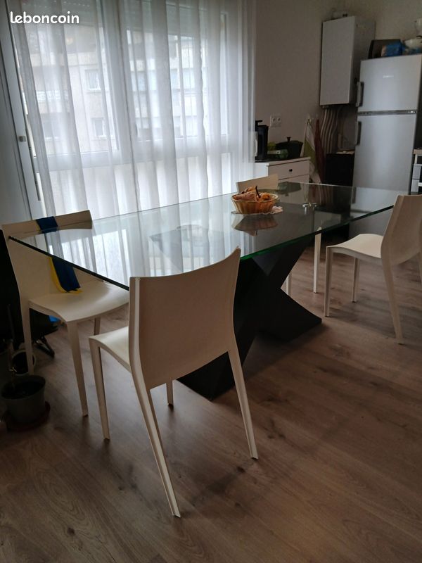 Table (image 1)