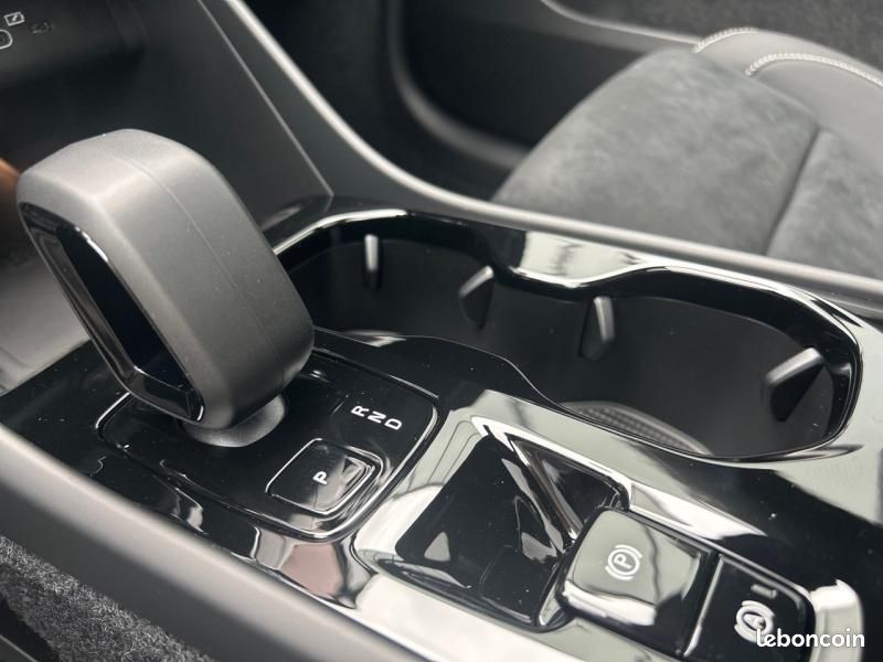 Volvo XC40 B3 163ch Black Edition DCT 7 (image 21)