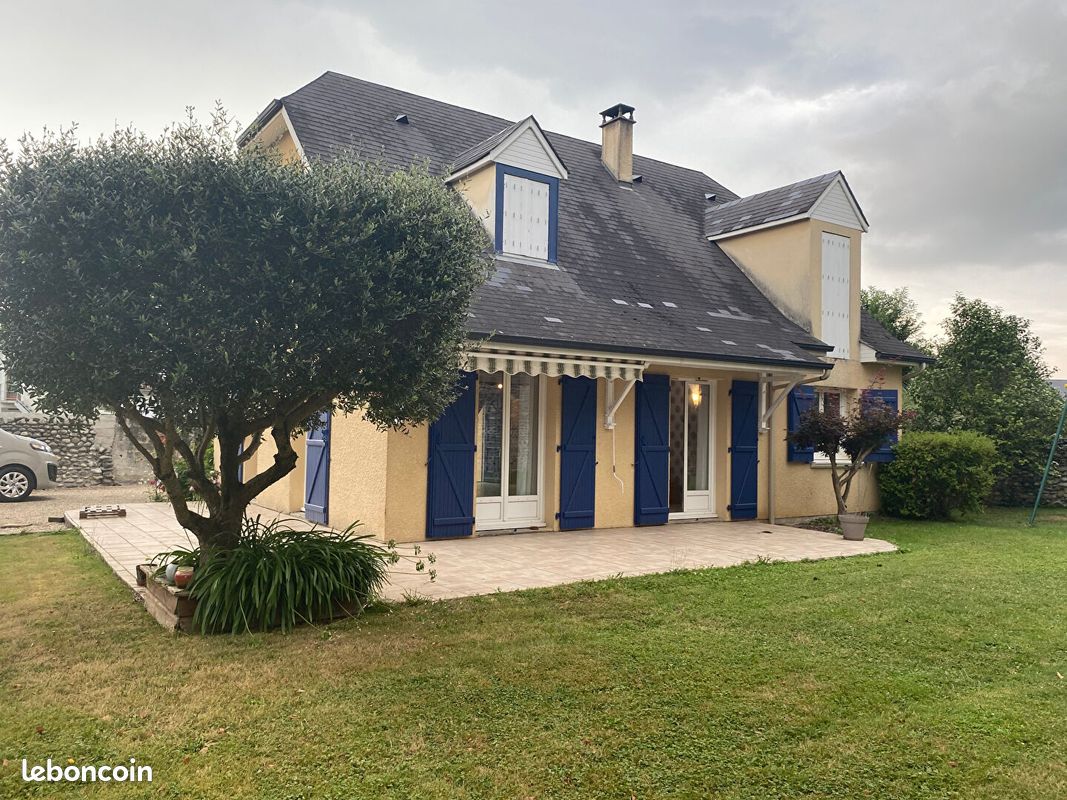 Maison 5 pièces 118 m² · à Assat · 118 m² · 1 090 €/mois