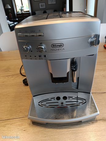 Machine à Café Broyeur Delonghi Magnifica S Argenté - Occasion