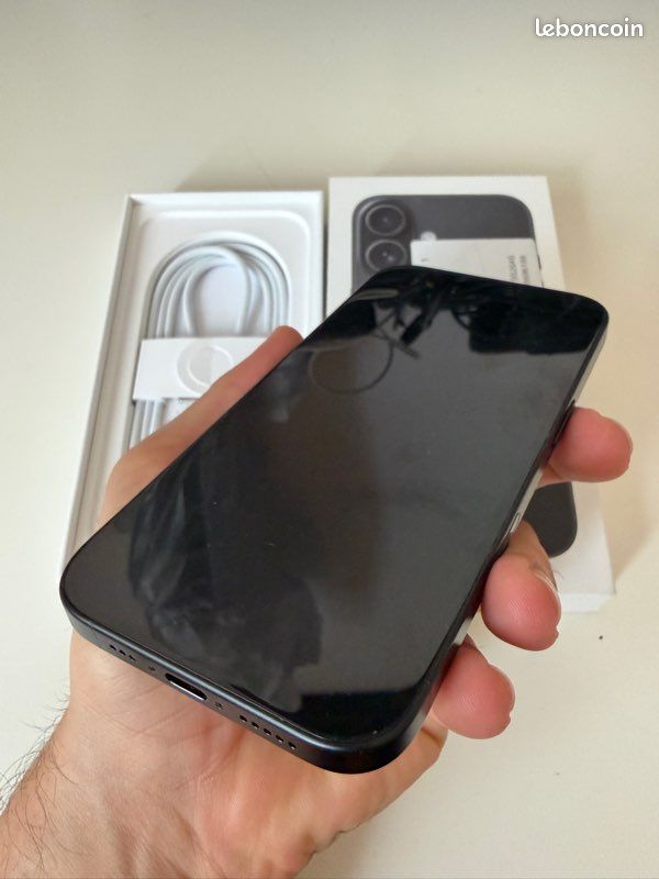 IPhone 16 128Gb très bon état (image 2)