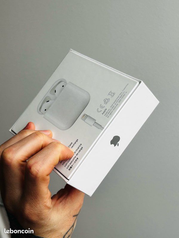AirPods 2ème Génération - Boîte Ouverte Mais Jamais Utilisés - Apple