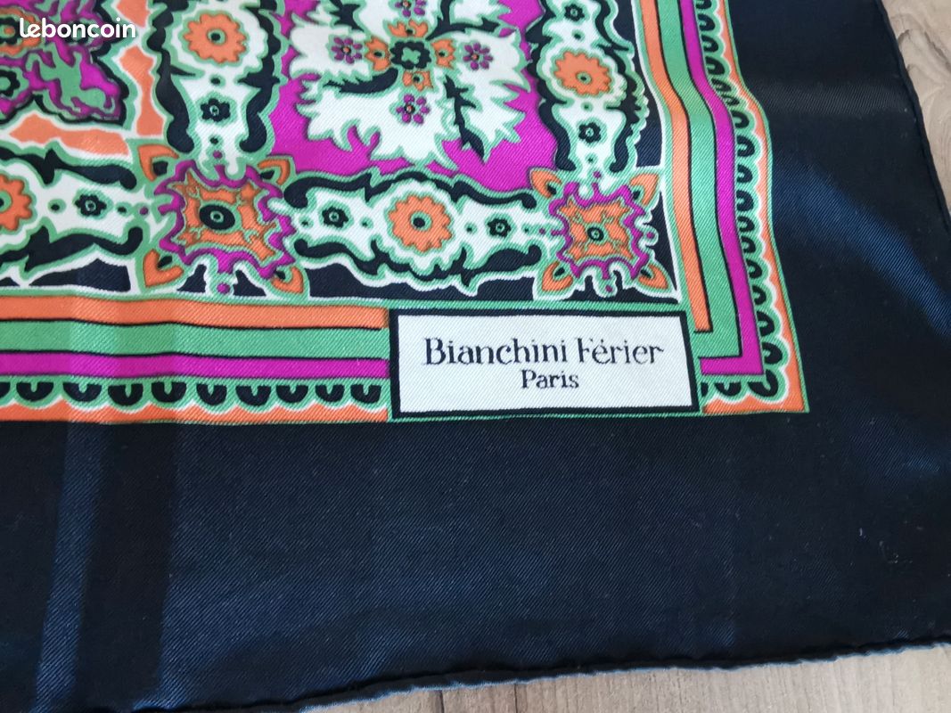 Foulards et écharpes femme | Shoppez en ligne chez