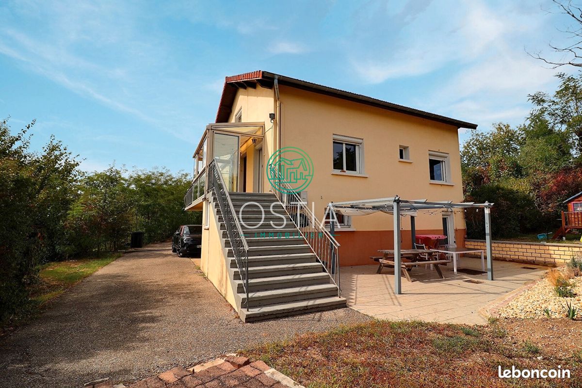 Maison 6 pièces 130 m² · à Genilac · 130 m² · 320 000 €
