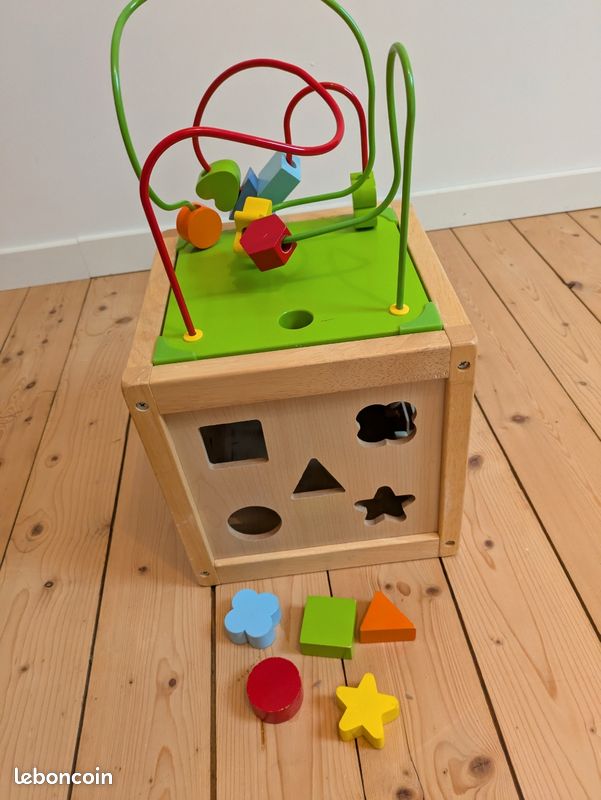 Cube éveil en bois (image 2)