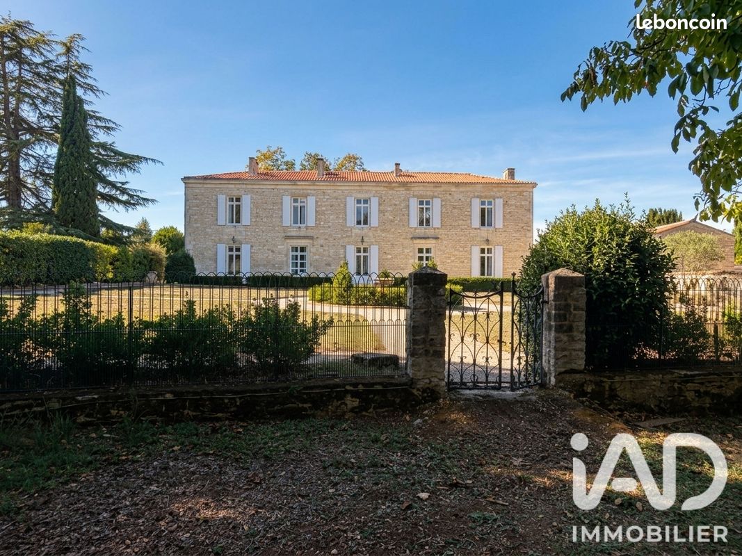 Maison 12 pièces 363 m² · à Longèves · 363 m² · 1 650 000 €