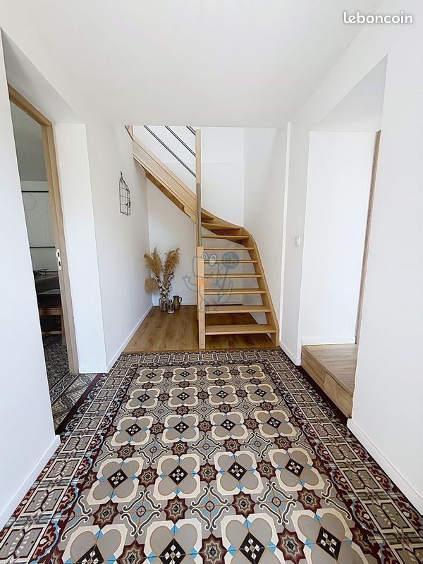 Maison 9 pièces 208 m² · à Mont-Saint-Éloi · 208 m² · 395 000 €