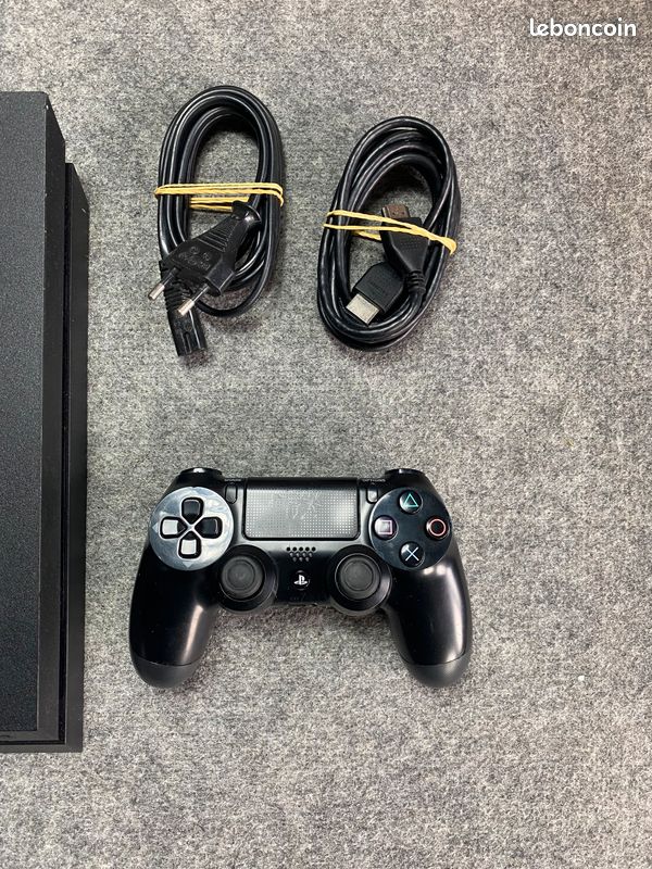 Console Sony PS4 Slim 500 Go Noire + Manette + Câbles - Occasion Bon état
