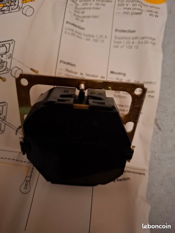 Variateur De Lumière Legrand Chambord 60W à 400W 220V Encastrable à Griffes