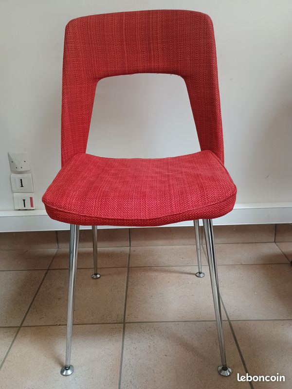 Chaise vintage rouge (image 1)